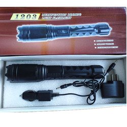 新款黑鷹1203型三檔照明高壓電擊棍